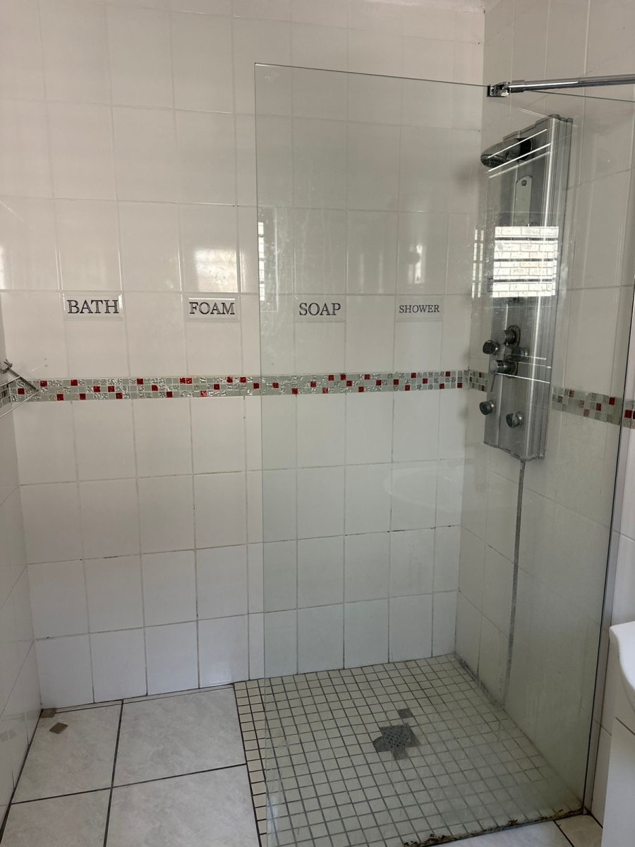 5 Bedroom Property for Sale in Overbaakens Eastern Cape